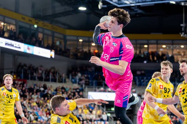 Krefeld, 28 03 2026, Handball, Men, 2 Bundesliga, 25 Matchday, 2025 2026 HSG Krefeld Niederrhein Bayer Dormagen Luca Krist TSV Bayer Dormagen, 2 at goal throw Krefeld Yayla Arena NRW Germany