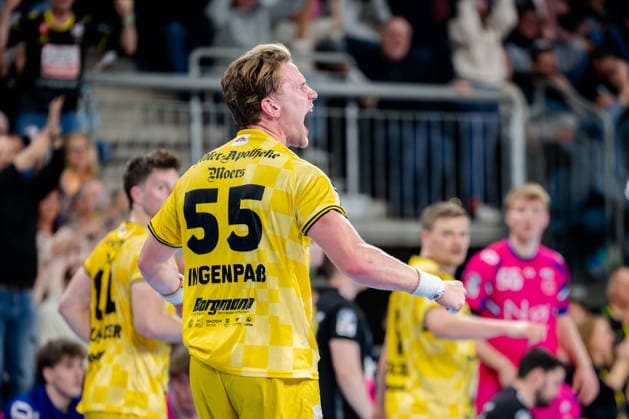 Krefeld, 28 03 2026, Handball, Men, 2 Bundesliga, 25 Matchday, 2025 2026 HSG Krefeld Niederrhein Bayer Dormagen Niklas Ingenpaß HSG Krefeld Niederrhein, 55 cheers after a goal Krefeld Yayla Arena NRW Germany