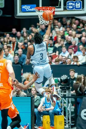 Chemnitz, Germany March 28, 2026 1 BBL 2025 2026 Niners Chemnitz against EWE Baskets Oldenburg In the picture Christopher Clemons EWE with a dunking Copyright: xFotostandx xNachtigallx