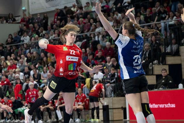 Handball Bundesliga Women,HBF, Season 2025 2026 SV Union Halle Neustadt vs HSG Blomberg Lippe Halle, Germany 28 March 2026 In the picture from left Tabea Wipper Halle and Malin Sandberg Blomberg Halle Saale SWH Arena Sachsen Anhalt Germany