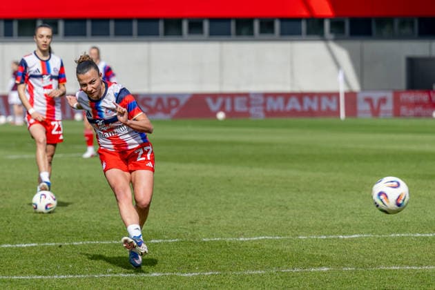 Arianna Caruso FC Bayern Muenchen Frauen, 27 beim Aufwaermen GER, FC Bayern Muenchen Frauen vs 1 FC Nuernberg, Fußball, Google Pixel Frauen Bundesliga, 22 Spieltag, Saison 2025 2026, 28 03 2026 DFL DFB REGULATIONS PROHIBIT ANY USE OF PHOTOGRAPHS as IMAGE SEQUENCES and or QUASI VIDEO GER, FC Bayern Muenchen Frauen vs 1 FC Nuernberg, Football, Google Pixel Frauen Bundesliga, 22 Spieltag, Saison 2025 2026, 28 03 2026 Muenchen Copyright: xEibner-Pressefoto HeikexFeinerx EP_HFR