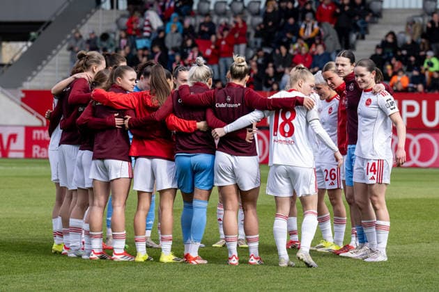 The Nuremberg women in the players circle before the start of the match GER, FC Bayern Muenchen Frauen vs 1 FC Nuernberg, Soccer, Google Pixel Womens Bundesliga, 22 Matchday, Season 2025 2026, 28 03 2026 DFL DFB REGULATIONS PROHIBIT ANY USE OF PHOTOGRAPHS as IMAGE SEQUENCES and or QUASI VIDEO GER, FC Bayern Muenchen Frauen vs 1 FC Nuernberg, Football, Google Pixel Frauen Bundesliga, 22 Matchday, Season 2025 2026, 28 03 2026 Muenchen Copyright: xEibner-Pressefoto HeikexFeinerx EP_HFR
