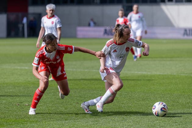 Fight for the ball duel between Momoko Tanikawa FC Bayern Muenchen Frauen, 18 and Lara Meroni 1 FC Nuernberg, 11 GER, FC Bayern Muenchen Frauen vs 1 FC Nuernberg, Soccer, Google Pixel Women Bundesliga, 22 Matchday, Season 2025 2026, 28 03 2026 DFL DFB REGULATIONS PROHIBIT ANY USE OF PHOTOGRAPHS as IMAGE SEQUENCES and or QUASI VIDEO GER, FC Bayern Muenchen Frauen vs 1 FC Nuernberg, Football, Google Pixel Frauen Bundesliga, 22 Spieltag, Saison 2025 2026, 28 03 2026 Muenchen Copyright: xEibner-Pressefoto HeikexFeinerx EP_HFR