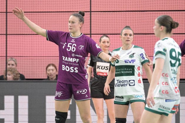 Carolin Huebner TusSies Metzingen, 56 vs Louisa De Bellis FrischAuf Goeppingen, 20 TusSies Metzingen vs FrischAuf Goeppingen , Handball, Alsco HBF, 21 League Matchday, Season 2025 2026, 28 03 2026 TusSies Metzingen vs FrischAuf Goeppingen , Handball, Alsco HBF, 21 League Matchday, Season 2025 2026, 28 03 2026 Tuebingen Copyright: xEibner-Pressefoto TobiasxBaurx EP_TBR