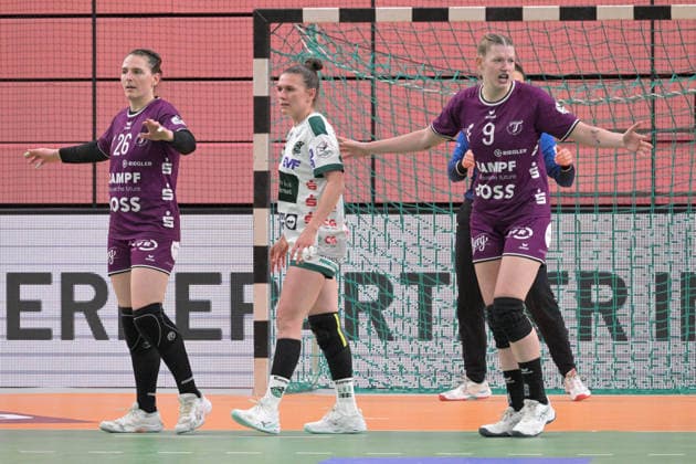 Svenja Huebner TusSies Metzingen, 26 and Naina Klein TusSies Metzingen, 09 against Louisa De Bellis FrischAuf Goeppingen, 20 TusSies Metzingen vs FrischAuf Goeppingen , Handball, Alsco HBF, 21 League Matchday, Season 2025 2026, 28 03 2026 TusSies Metzingen vs FrischAuf Goeppingen , Handball, Alsco HBF, 21 League Matchday, Season 2025 2026, 28 03 2026 Tuebingen Copyright: xEibner-Pressefoto TobiasxBaurx EP_TBR