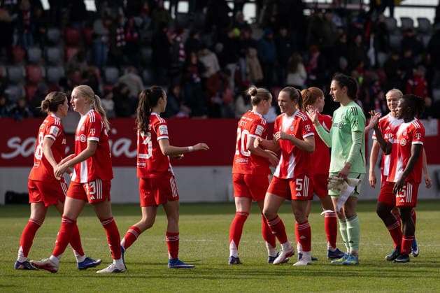 High-five of the Bayern players after the victory GER, FC Bayern Muenchen Frauen vs 1 FC Nuernberg, Football, Google Pixel Frauen Bundesliga, 22 Spieltag, Saison 2025 2026, 28 03 2026 DFL DFB REGULATIONS PROHIBIT ANY USE OF PHOTOGRAPHS as IMAGE SEQUENCES and or QUASI VIDEO GER, FC Bayern Muenchen Frauen vs 1 FC Nuernberg, Football, Google Pixel Frauen Bundesliga, 22 Spieltag, Saison 2025 2026, 28 03 2026 Muenchen Copyright: xEibner-Pressefoto HeikexFeinerx EP_HFR