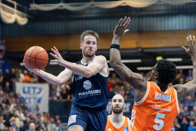 Spencer Reaves MBC, 31 , TJ Bamba Vechta, 5 , Syntainics MBC vs Rasta Vechta, Basketball, 1 Bundesliga, Men, Matchday 26, Season 2025 26, 28 03 2026 Weißenfels Stadthalle Sachsen Anhalt Germany
