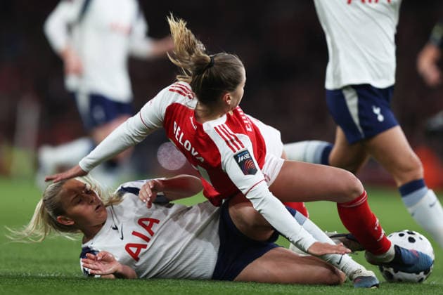 Frauen-Superliga Arsenal gegen Tottenham 28. März 2026 London Frauen-Superliga Fußball Arsenal gegen Tottenham Hotspur Amana Nilden von Tottenham Hotspur foult Victoria Pelova von Arsenal Foto von Mark Leech London UK  Copyright: xMarkxLeechxOffside
