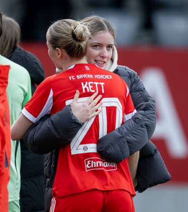 Alara Sehitler FC Bayern Muenchen Frauen, 14 is happy with Franziska Kett FC Bayern Muenchen Frauen, 20 about the victory GER, FC Bayern Muenchen Frauen vs 1 FC Nuernberg, Fußball, Google Pixel Frauen Bundesliga, 22 Spieltag, Saison 2025 2026, 28 03 2026 DFL DFB REGULATIONS PROHIBIT ANY USE OF PHOTOGRAPHS as IMAGE SEQUENCES and or QUASI VIDEO GER, FC Bayern Muenchen Frauen vs 1 FC Nuernberg, Football, Google Pixel Frauen Bundesliga, 22 Spieltag, Saison 2025 2026, 28 03 2026 Muenchen Copyright: xEibner-Pressefoto HeikexFeinerx EP_HFR