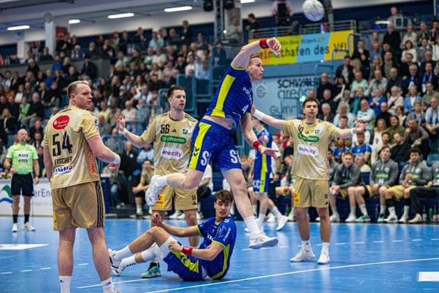 Daikin Handball Bundesliga, VfL Gummersbach TSV Hannover Burgdorf, 28 03 2026 Justus Fischer TSV Hannover Burgdorf 54 , Hannes Feise TSV Hannover Burgdorf 56 , Ellidi Vidarsson VfL Gummersbach, 4 , Julian Köster VfL Gummersbach, 7 , RenÄrs UÅ¡Äins TSV Hannover Burgdorf 10 , Daikin Handball Bundesliga, VfL Gummersbach TSV Hannover Burgdorf, 28 03 2026 Copyright: xBEAUTIFULxSPORTS Erlhofx