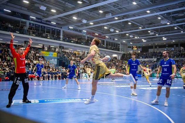 Jonathan Edvardsson, Backcourt, TSV Hannover Burgdorf 26 , Dominik Kuzmanović, Goalkeeper, VfL Gummersbach 1 , Teitur Oern Einarsson, Backcourt, VfL Gummersbach 14 , Julian Koester, Backcourt, VfL Gummersbach 7 , Ellidi Snaer Vidarsson, Circle Winger, VfL Gummersbach 4 , VfL Gummersbach vs TSV Hannover Burgdorf, Daikin Handball Bundesliga, Men , Matchday 26, 28 03 2026 Gummersbach NRW Germany Copyright: xkolbert-press MartinxWdziecznyx