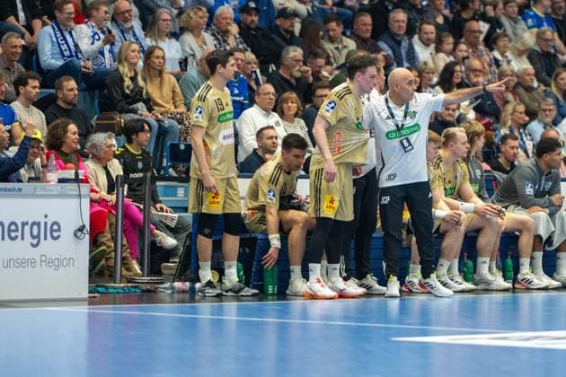 Juan Carlos Pastor, Head Coach, TSV Hannover Burgdorf ,VfL Gummersbach vs TSV Hannover Burgdorf, Daikin Handball Bundesliga, Men , 26 Matchday, 28 03 2026 Gummersbach NRW Germany Copyright: xkolbert-press MartinxWdziecznyx