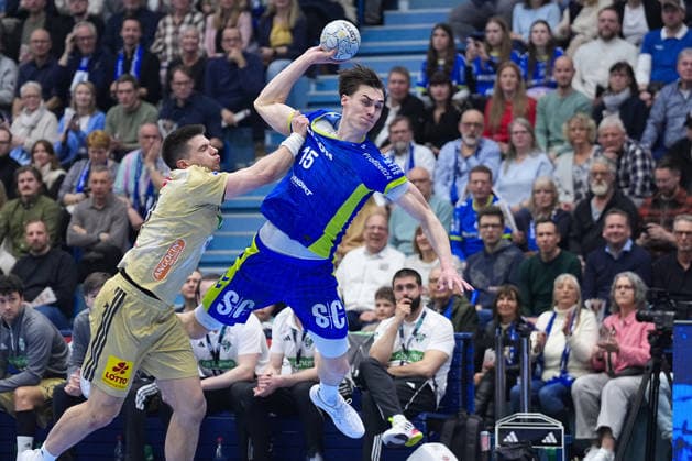 28 03 2026, xydrx, Handball, 1 HBL, VfL Gummersbach TSV Hannover Burgdorf, Schwalbe Arena Renars Uscins TSV Hannover Burgdorf 10 in duel against Miro Schluroff VfL Gummersbach 15 Photo xYannisxDreimannxPressefotoKochx Nordrhein Westfahlen Germany
