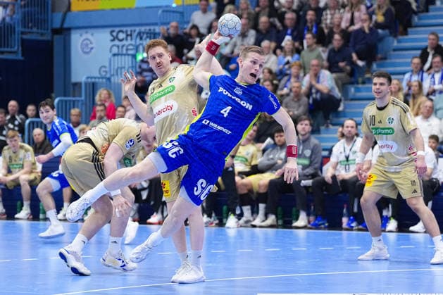 28 03 2026, xydrx, Handball, 1 HBL, VfL Gummersbach TSV Hannover Burgdorf, Schwalbe Arena Ellidi Vidarsson VfL Gummersbach 4 in duel against Lukas Stutzke TSV Hannover Burgdorf 39 Photo xYannisxDreimannxPressefotoKochx Nordrhein Westfahlen Germany