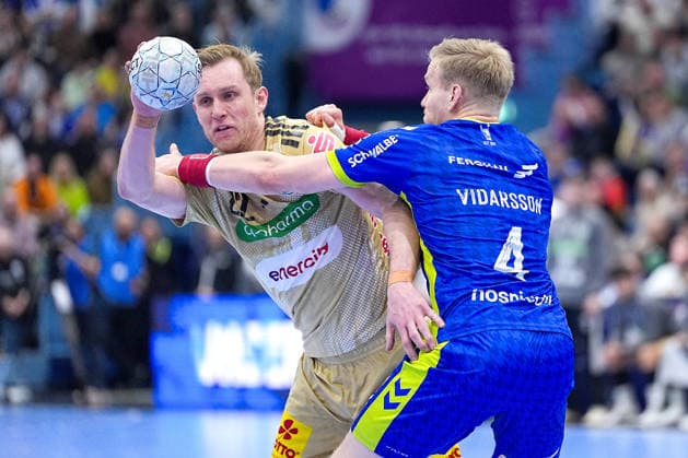 28 03 2026, xydrx, Handball, 1 HBL, VfL Gummersbach TSV Hannover Burgdorf, Schwalbe Arena Marian Michalczik TSV Hannover Burgdorf 22 in duel against Ellidi Vidarsson VfL Gummersbach 4 Photo xYannisxDreimannxPressefotoKochx North Rhine-Westphalia Germany