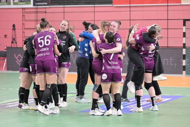 TusSies celebrate 34 31 home win TusSies Metzingen vs FrischAuf Goeppingen , Handball, Alsco HBF, 21 League matchday, Season 2025 2026, 28 03 2026 TusSies Metzingen vs FrischAuf Goeppingen , Handball, Alsco HBF, 21 League matchday, Season 2025 2026, 28 03 2026 Tuebingen Copyright: xEibner-Pressefoto TobiasxBaurx EP_TBR