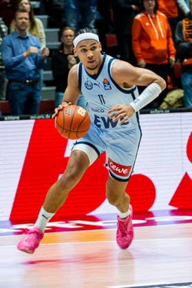 28 03 2026, xomx, Basketball easyCredit BBL Bundesliga, NINERS Chemnitz EWE Baskets Oldenburg v l Nicholas Tischler EWE Baskets Oldenburg on the ball Single image, cropped image, Chemnitz