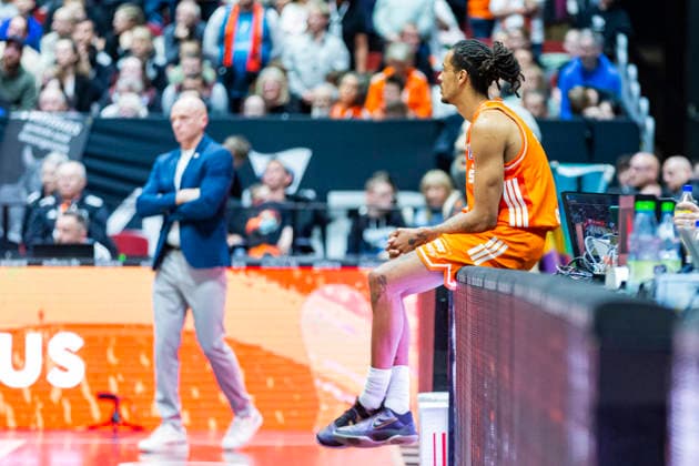 28 03 2026, xomx, Basketball easyCredit BBL Bundesliga, NINERS Chemnitz EWE Baskets Oldenburg v l Rodrigo Pastore Niners Chemnitz Coach and Kevin Yebo Niners Chemnitz Chemnitz