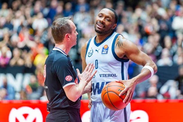 28 03 2026, xomx, Basketball easyCredit BBL Bundesliga, NINERS Chemnitz EWE Baskets Oldenburg v l Kyle Lofton EWE Baskets Oldenburg Chemnitz