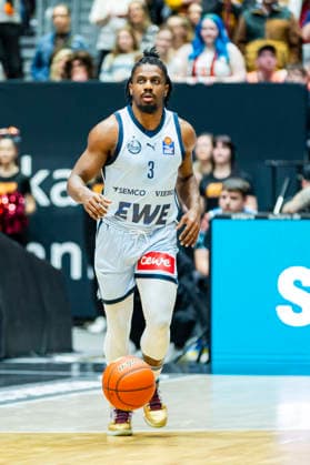 28 03 2026, xomx, Basketball easyCredit BBL Bundesliga, NINERS Chemnitz EWE Baskets Oldenburg v l Chris Clemons EWE Baskets Oldenburg on the ball single image, cropped image, Chemnitz