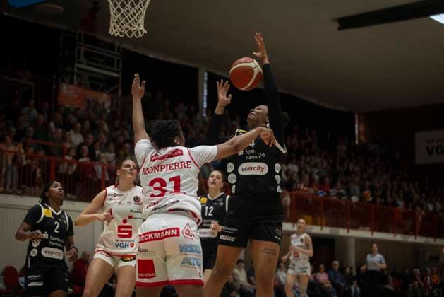 Oceane Noemie Monpierre Nr 31 Panthers , Alyssa Brown Nr 44 Luchse GiroLive Panthers Osnabrück 59 81 TK Hannover Luchse 1 DBBL 22 Matchday 28 03 2026 GiroLive Panthers Osnabrück vs TK Hannover Luchse