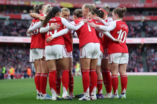 Arsenal vs Tottenham Hotspur Barclays FA Women s Super League Alessia Russo of Arsenal is hugged by her teammates after scoring during the Barclays FA Women s Super League match between Arsenal and Tottenham Hotspur at the Emirates Stadium in London on March 28, 2026. London Greater London  Copyright: xMIxNewsx originalFilename:fletcher-arsenalv260328_npJUc.jpg