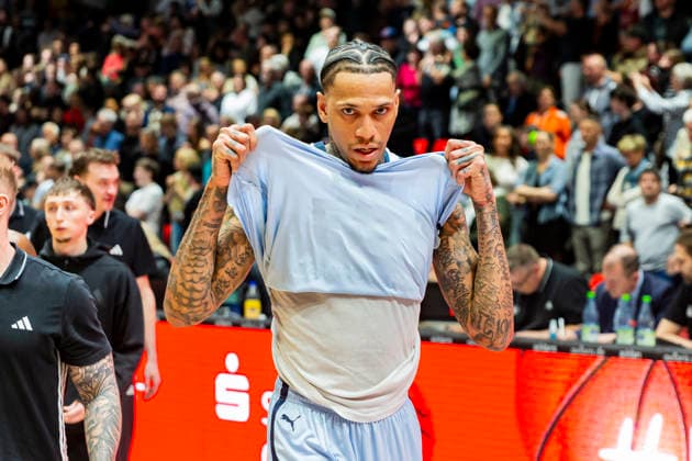 28 03 2026, xomx, Basketball easyCredit BBL Bundesliga, NINERS Chemnitz EWE Baskets Oldenburg v l The game is over The Oldenburgers lose 95 85 in the Karl Marx City Michale Kyser EWE Baskets Oldenburg Chemnitz