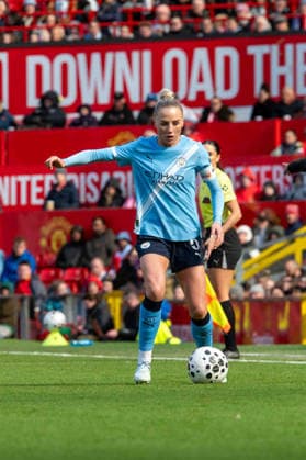 Alex Greenwood (5 Manchester City) controls the ball during the Barclays WSL game between Manchester United, ManU and Manchester City, Old Trafford on 28th March 2026 in Manchester England (Photo by Clare Overfield Sports Press Photo) Copyright: xClarexOverfieldx xSPPx Sportspressphoto_SPR120556
