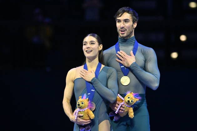 World Figure skating, Eiskunstlauf Championships, Pairs - Free Dance, in Prague, Czech Republic, on March 28, 2026. Winners Laurence Fournier Beaudry and Guillaume Cizeron from France. (CTKxPhoto MichaelaxRihova) CTKPhotoP2026032807416  CTKPhotoP2026032807416