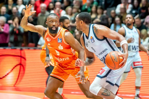 Chemnitz, Germany March 28, 2026 1 BBL 2025 2026 Niners Chemnitz against EWE Baskets Oldenburg Pictured from left in a duel John Newman III 99 and Kyle Lofton EWE Copyright: xFotostandx xNachtigallx