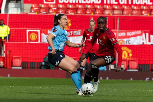 Simi Awujo (13 Manchester United, ManU and Sam Coffey (17 Manchester City) battle during the Barclays WSL game between Manchester United and Manchester City, Old Trafford on 28th March 2026 in Manchester England (Photo by Clare Overfield Sports Press Photo) Copyright: xClarexOverfieldx xSPPx Sportspressphoto_SPR120647