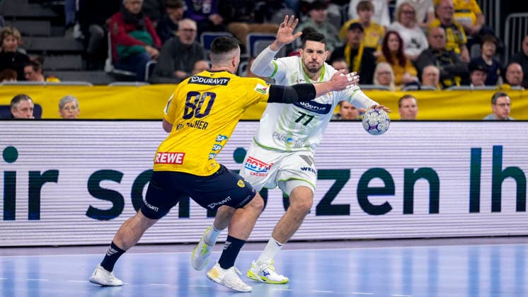 from left Jannik Kohlbacher RNL, 80 , Stefan Cavor HSG, 77 , duel, duel, tackle, tackling, dynamics, action, action, 28 03 2026, Mannheim Germany , Handball, Bundesliga, Rhein Neckar Löwen HSG Wetzlar xozx