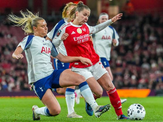 Arsenal Women v Tottenham Hotspur Women Barclays Women s Super League Victoria Pelova of Arsenal Women is tackled by Signe Gaupset of Tottenham Hotspur Women during the Barclays Women s Super League match at the Emirates Stadium, London 28 03 2026 UK Newspapers OUT Copyright: xNickxEmmersonx FIL-23194-0055