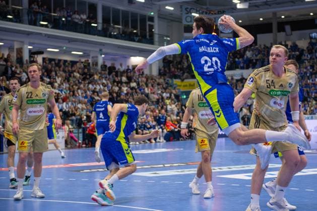Ludwig Hallbaeck, Backcourt, VfL Gummersbach 20 , Marian Michalczik, Backcourt, TSV Hannover Burgdorf 22 ,Justus Fischer, Circle Winger, TSV Hannover Burgdorf 54 ,VfL Gummersbach vs TSV Hannover Burgdorf, Daikin Handball Bundesliga, Men , 26 Matchday, 28 03 2026 Gummersbach NRW Germany Copyright: xkolbert-press MartinxWdziecznyx
