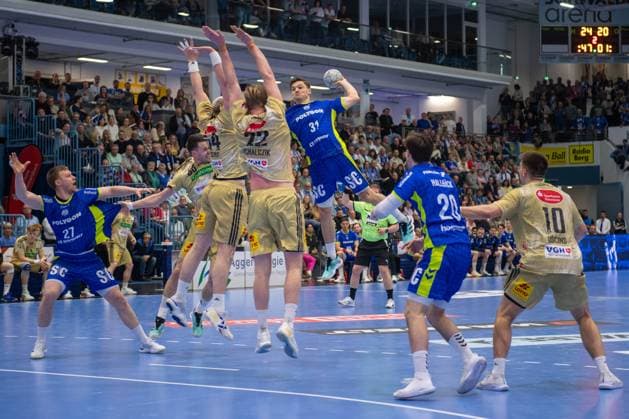 Kay Smits, backcourt, VfL Gummersbach 31 , Kristjan HorÅ¾en, wing, VfL Gummersbach 27 , Ludwig Hallbaeck, backcourt, VfL Gummersbach 20 , Marian Michalczik, backcourt, TSV Hannover Burgdorf 22 , VfL Gummersbach vs TSV Hannover Burgdorf, Daikin Handball Bundesliga, Men , Matchday 26, 28 03 2026 Gummersbach NRW Germany Copyright: xkolbert-press MartinxWdziecznyx