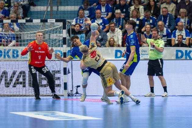 Bertram Obling, Goalkeeper, VfL Gummersbach 16 , Justus Fischer, Winger, TSV Hannover Burgdorf 54 , Julian Koester, Backcourt, VfL Gummersbach 7 , Miro Schluroff, Backcourt, VfL Gummersbach 15 , VfL Gummersbach vs TSV Hannover Burgdorf, Daikin Handball Bundesliga, Men , Matchday 26, 28 03 2026 Gummersbach NRW Germany Copyright: xkolbert-press MartinxWdziecznyx