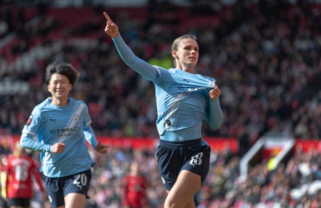 Manchester United, ManU v Manchester City - Barclays Women s Super League MANCHESTER, ENGLAND - MARCH 28: Kerstin Casparij of Manchester City celebrtes scoring the third goal with Aoba Fujino during the Barclays Women s Super League match between Manchester United and Manchester City at Old Trafford on March 28, 2026 in Manchester, England. Kerstin Casparij; Aoba Fujino Manchester Old Trafford England United Kingdom Copyright: xVisionhausx 776378246