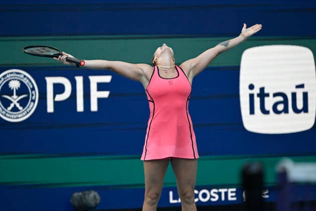 March 28, 2026, Miami Gardens, Fl, United States: Aryna Sabalenka of Belarus wins the WomenÃ¢â‚¬â ¢s Singles Final match, playing Coco Gauff of the United States, at Hard Rock Stadium on March 28, 2026 in Miami Gardens, Florida. 2026 Miami Open, Miami Gardens, USA - 28 Mar 2026  - ZUMAsd3_ 20260328_znp_sd3_007 Copyright: xMichelexEvexSandbergx