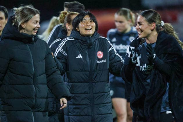 Cologne, Germany 28 March 2026 1 Womens Bundesliga 22 Matchday 1 FC Cologne Women vs Eintracht Frankfurt Women In the picture from left Nina Lührßen Luehrssen SGE , Remina Chiba SGE and Ereleta Memeti SGE at the final celebration after the away win against Cologne Copyright: HMBxMedia MadeleinexFantini