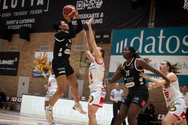 Alyssa Brown Nr 44 Luchse , AJ Marotte Nr 11 Panthers , Serena Manala Nr 20 Luchse , Johanna Sophie Klug Nr 12 Panthers GiroLive Panthers Osnabrück 59 81 TK Hannover Luchse 1 DBBL 22 Matchday 28 03 2026 GiroLive Panthers Osnabrück vs TK Hannover Luchse