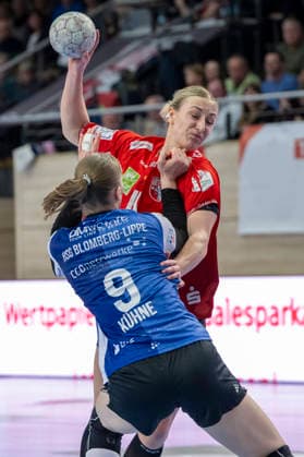Handball Bundesliga Women,HBF, Season 2025 2026 SV Union Halle Neustadt vs HSG Blomberg Lippe Halle, Germany 28 March 2026 In the picture from left in duel Nieke Kühne Kuehne Blomberg and Lea Gruber Halle Halle Saale SWH Arena Sachsen Anhalt Germany
