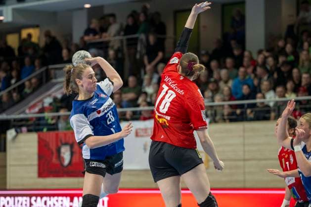 Handball Bundesliga Women,HBF, Season 2025 2026 SV Union Halle Neustadt vs HSG Blomberg Lippe Halle, Germany 28 March 2026 In the picture from left Malin Sandberg Blomberg and Lucy Strauchmann Halle Halle Saale SWH Arena Sachsen Anhalt Germany