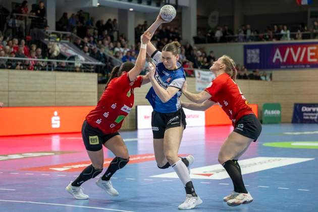Handball Bundesliga Women,HBF, Season 2025 2026 SV Union Halle Neustadt vs HSG Blomberg Lippe Halle, Germany 28 March 2026 In the picture from left in duel Lynn Molenaar Halle , Andrea Jacobsen Blomberg and Marie Polakova Halle Halle Saale SWH Arena Sachsen Anhalt Germany