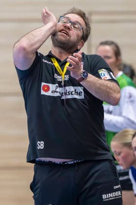 Handball Bundesliga Women,HBF, Season 2025 2026 SV Union Halle Neustadt vs HSG Blomberg Lippe Halle, Germany 28 March 2026 In the picture coach Steffen Birkner Blomberg gestures, gestures, gestures, Halle Saale SWH Arena Sachsen Anhalt Germany