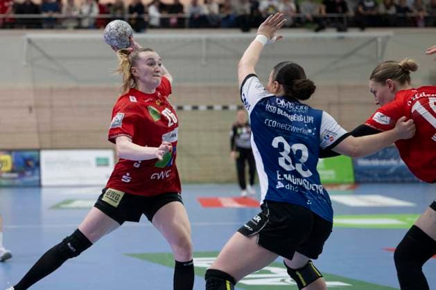 Handball Bundesliga Women,HBF, Season 2025 2026 SV Union Halle Neustadt vs HSG Blomberg Lippe Halle, Germany 28 March 2026 In the picture from left Cara Reuthal Halle and Elin Magnusdottir Blomberg Halle Saale SWH Arena Sachsen Anhalt Germany