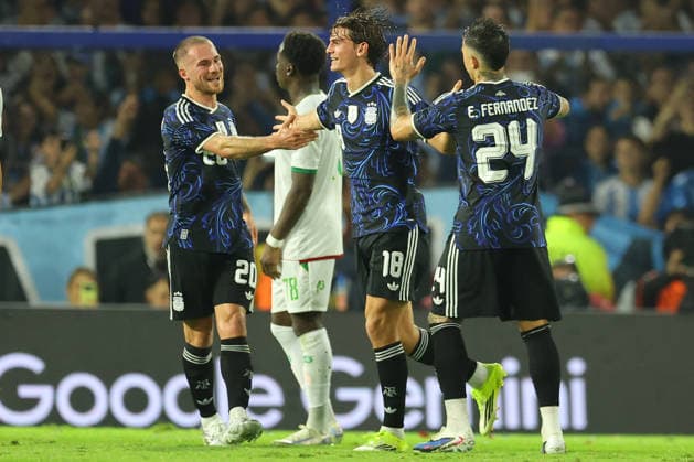 Argentina s forward Nicolas Paz (C) celebrates with his teammates midfielder Alexis Mac Allister (L) and midfielder Enzo Fernandez after scoring the team™s second goal during a friendly football match between Argentina and Mauritania at La Bombonera stadium in Buenos Aires on March 27, 2026. BUENOS AIRES ARGENTINA *** Argentina s forward Nicolas Paz C celebrates with his teammates midfielder Alexis Mac Allister L and midfielder Enzo Fernandez after scoring the team™s second goal during a friendly football match between Argentina and Mauritania at La Bombonera stadium in Buenos Aires on March 27, 2026 BUENOS AIRES ARGENTINA Copyright: xALEJANDROxPAGNIx