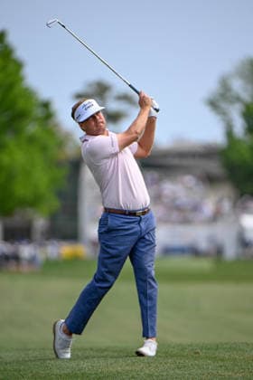 HOUSTON, TX - MARCH 28: Keith Mitchell (USA) watches his approach shot on 1 during the third round of the Texas Children s Houston Open on March 28, 2026, at Memorial Park Golf Course, Houston, Texas. (Photo by Ken Murray Icon Sportswire) GOLF: MAR 28 PGA, Golf Herren Texas Children s Houston Open EDITORIAL USE ONLY Icon2603280113