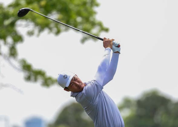 HOUSTON, TX - MARCH 28: Jeffrey Kang (USA) watches his tee shot on 12 during the third round of the Texas Children s Houston Open on March 28, 2026, at Memorial Park Golf Course, Houston, Texas. (Photo by Leslie Plaza Johnson Icon Sportswire) GOLF: MAR 28 PGA, Golf Herren Texas Children s Houston Open EDITORIAL USE ONLY Icon2603280723