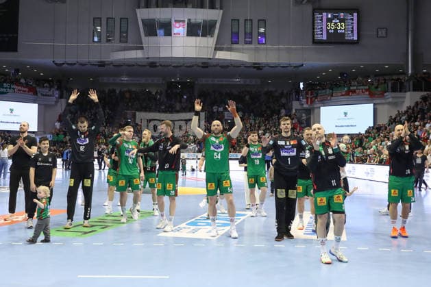 28 03 2026, xtgx, Handball, Daikin HBL, SC Magdeburg Füchse Berlin v l Magdeburg Cheering about the victory, cheering after the end of the game Magdeburg