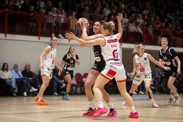 Marie Reichert Nr 6 Luchse , Lilly Rüße Nr 6 Panthers GiroLive Panthers Osnabrück 59 81 TK Hannover Luchse 1 DBBL 22 Matchday 28 03 2026 GiroLive Panthers Osnabrück vs TK Hannover Luchse